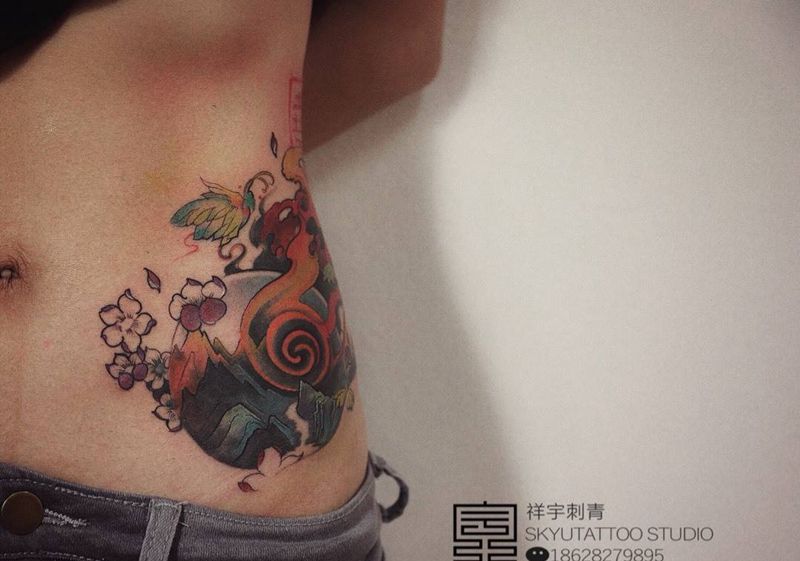 遮盖纹身图片_腰部新传统飞蛾纹身图案