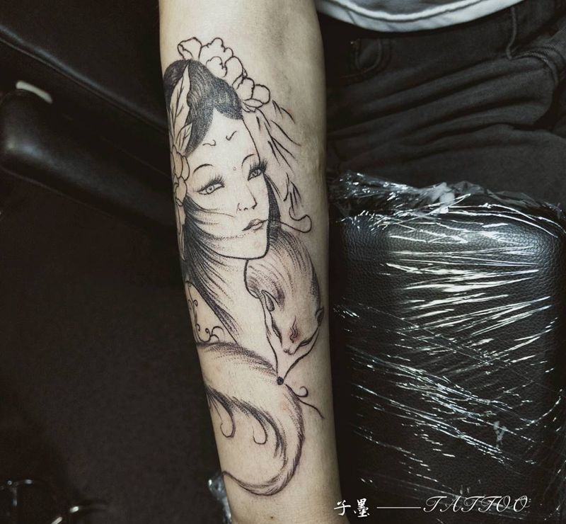 艺伎线条纹身图片_手部纹身图案