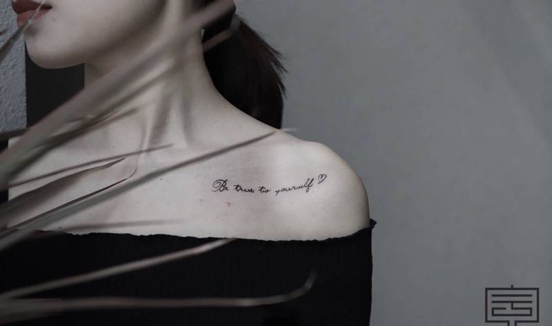 字母纹身图片_成品肩部清新字符纹身图案