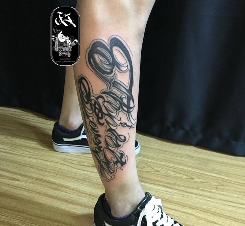 奇卡诺花字设计纹身图片_成品腿部欧美字符原创以太政成都刺青成都纹身图案