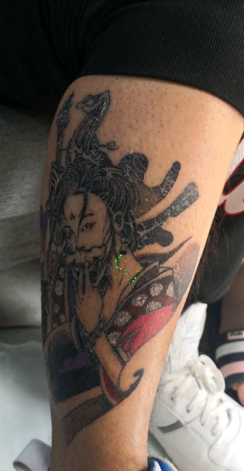 蛇皮痂第二天纹身图片_腿部纹身图案