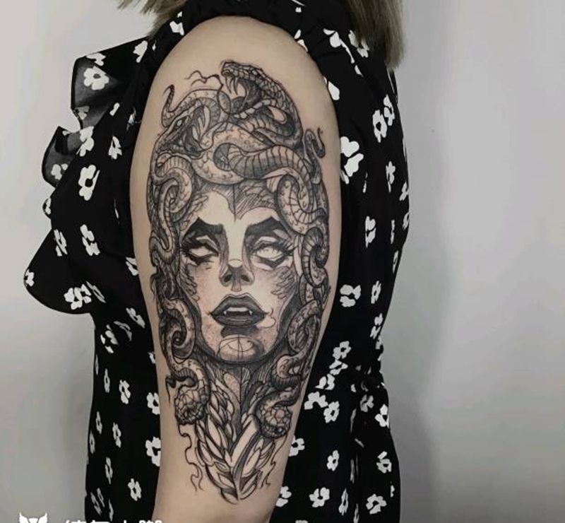 美杜莎纹身图片_手臂纹身图案