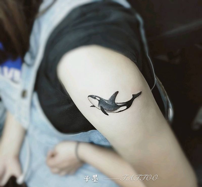 鲸鱼纹身图片_手部鱼纹身图案