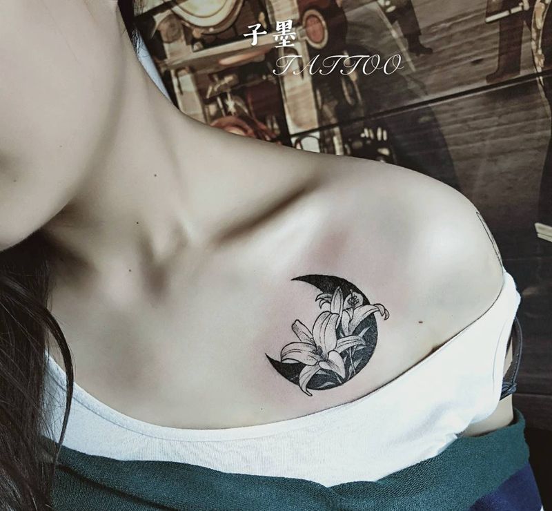 小清新纹身图片_胸部点刺纹身图案