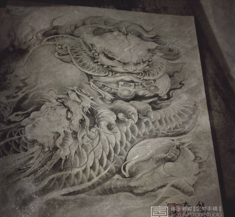 定制满背手稿纹身图片_背部新传统龙唐狮纹身图案