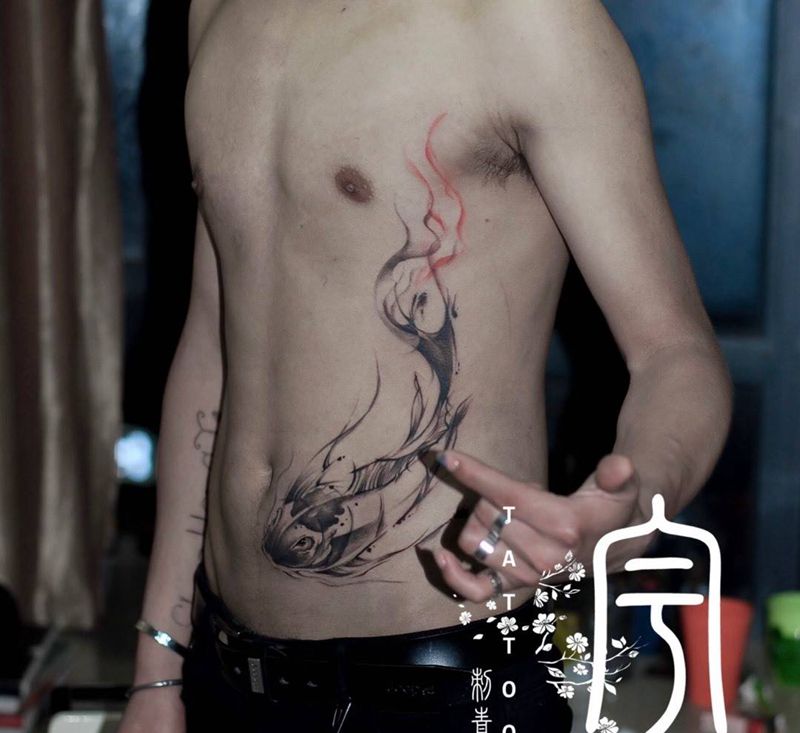 速写锦鲤纹身图片_成品腰部动物原创纹身图案