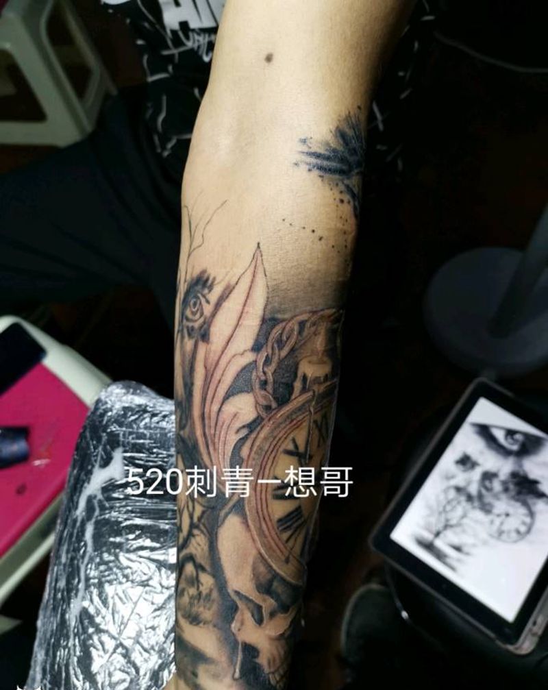 小花臂一个纹身图片_手臂纹身图案