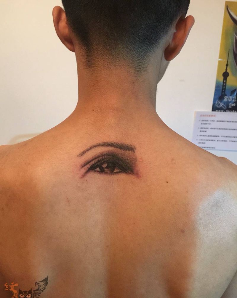 眼睛纹身图片_成品颈部写实纹身图案
