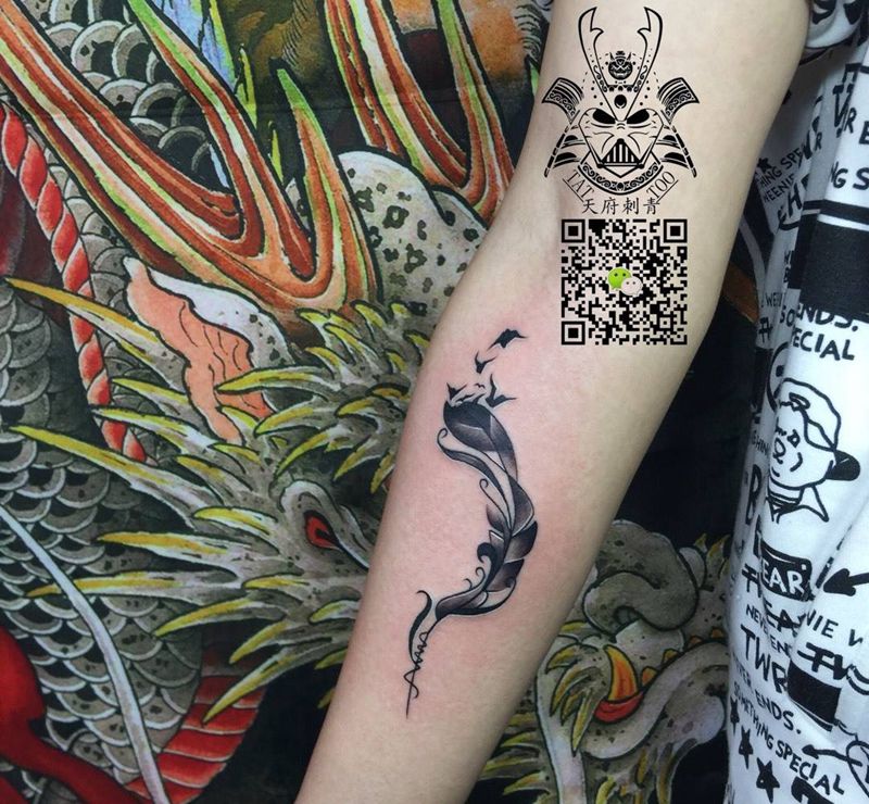 羽毛纹身图片_成品手臂欧美清新写实静物字符原创纹身图案