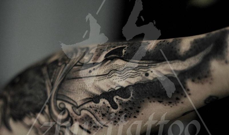 乌鸦匕首纹身图片_成品手臂欧美原创动物纹身图案