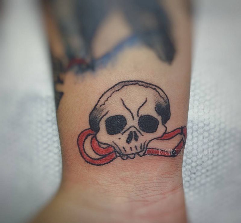骷髅头纹身图片_手臂Old School纹身图案