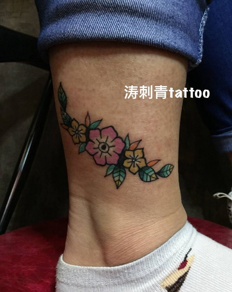 花花纹身图片_脚部纹身图案