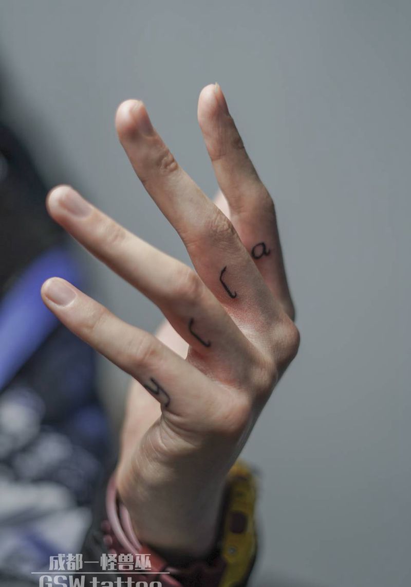 字母纹身图片_手部纹身图案