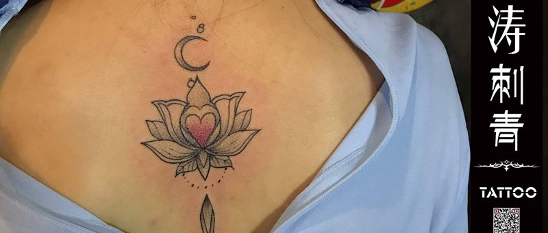 莲花纹身图片_背部纹身图案