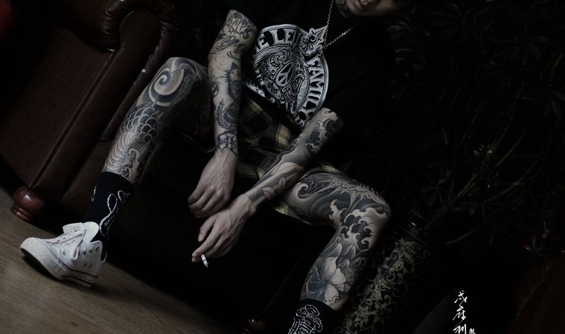 我的通体作品纹身图片_腿部胸部新传统通体龙纹身图案