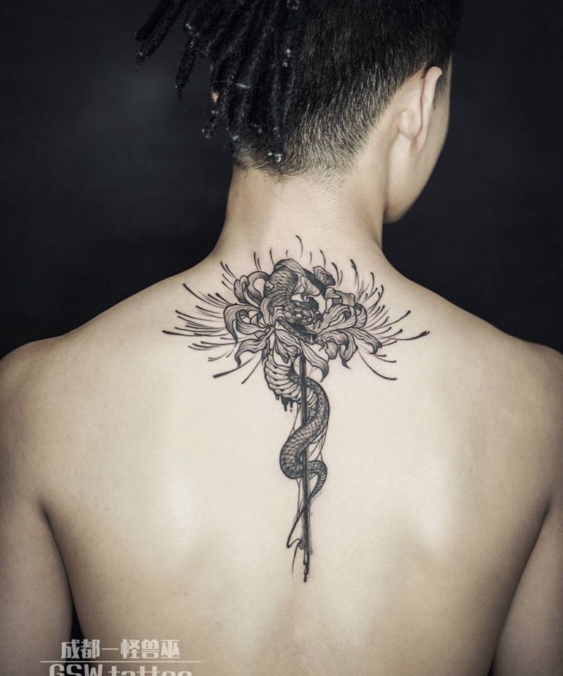 蛇与花纹身图片_背部纹身图案