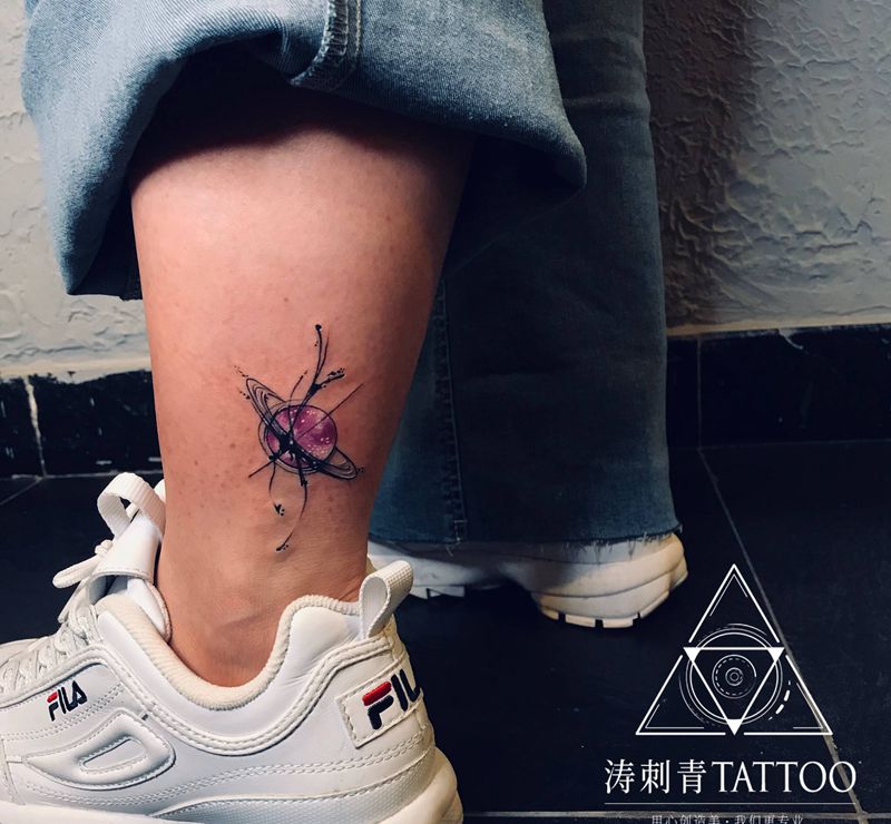 星球纹身图片_腿部纹身图案