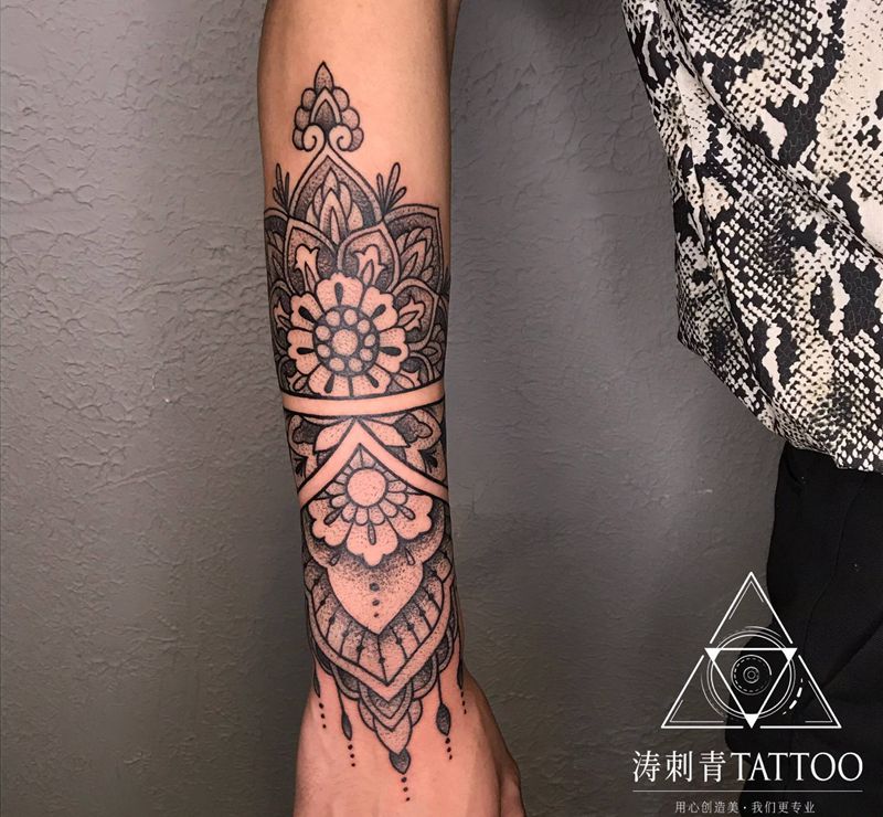 点刺纹身图片_手臂纹身图案