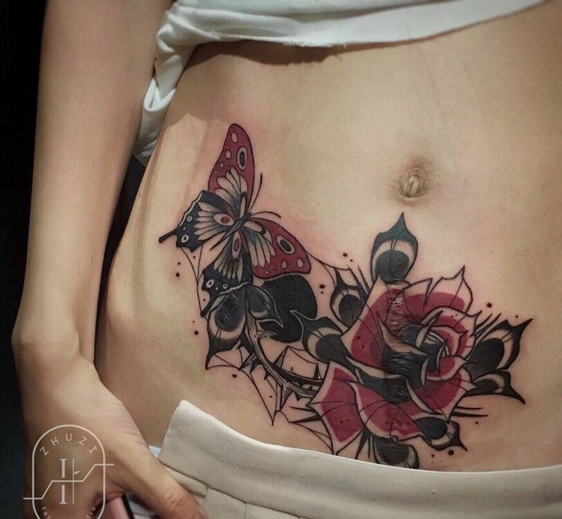 玫瑰和蝴蝶遮盖疤痕纹身图片_腹部Old School剖腹产剖腹产纹身图案