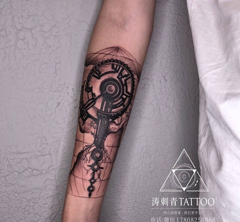 指南针纹身图片_手臂纹身图案