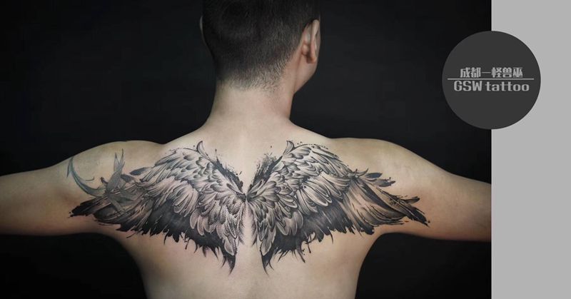 展翅在即纹身图片_背部翅膀纹身图案