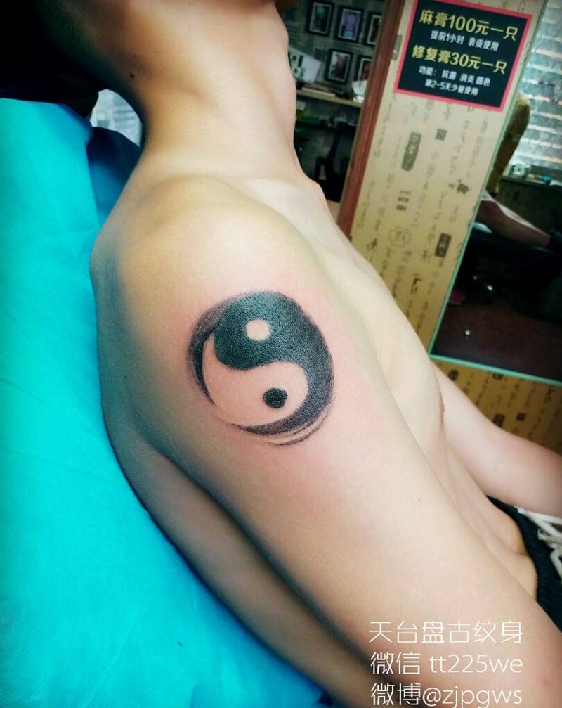 太极纹身图片_肩部清新国画图腾成品纹身图案