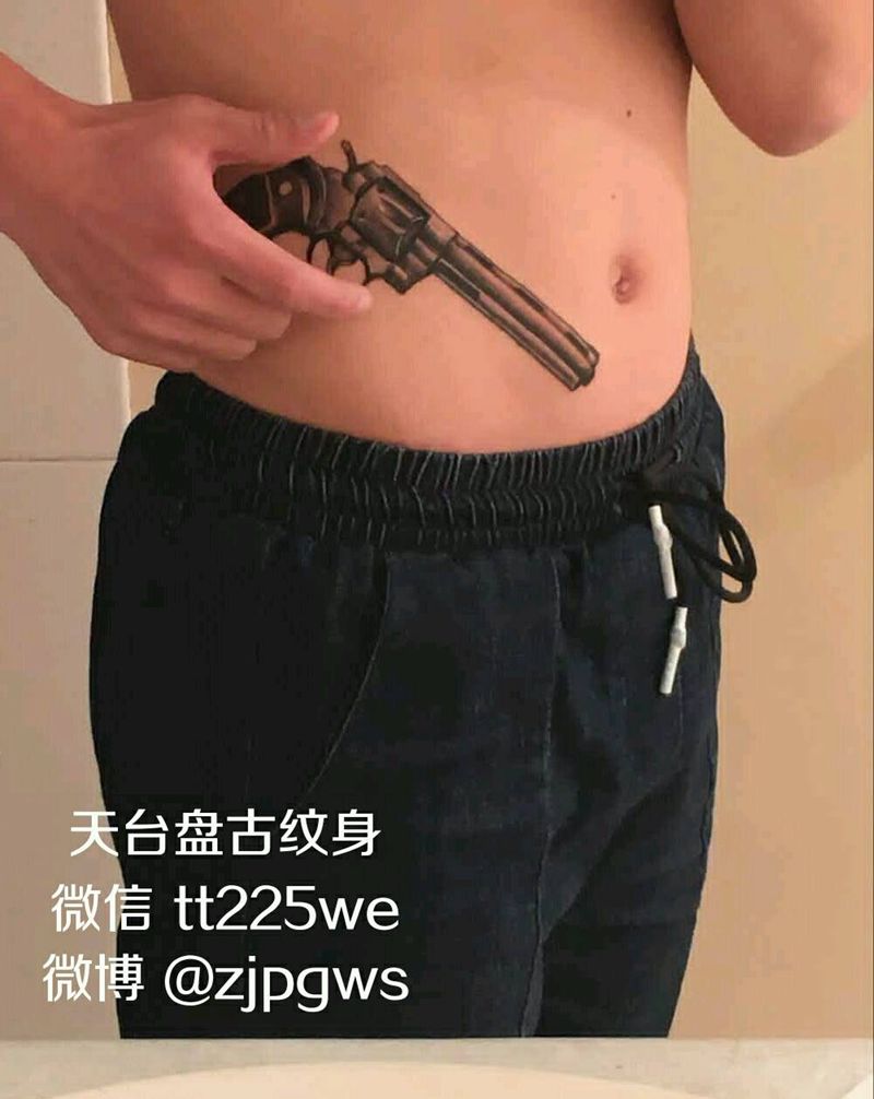 左轮纹身图片_腹部传统静物成品纹身图案