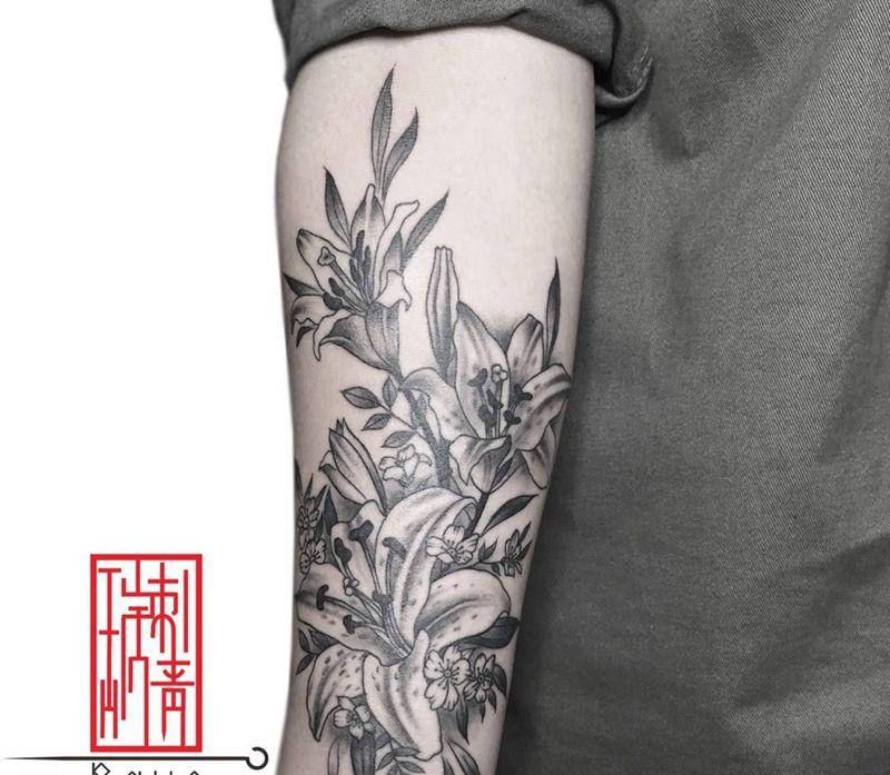 百合纹身图片_成品手臂欧美清新植物纹身图案