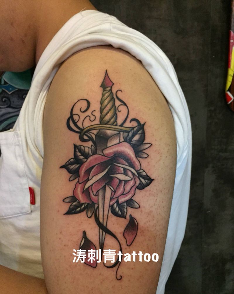 匕首花纹身图片_手臂纹身图案
