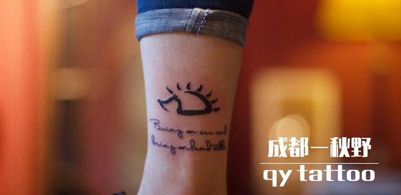 刺猬纹身图片_脚部清新图腾成品纹身图案