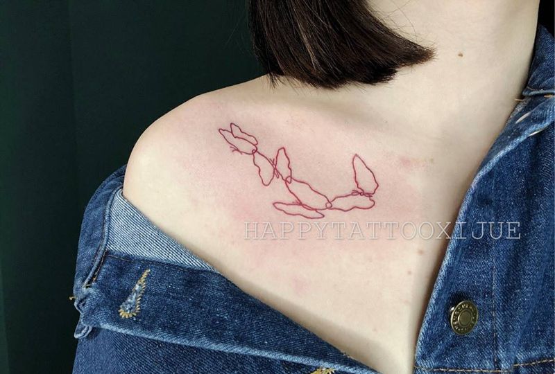 蝴蝶纹身图片_胸部水彩纹身图案