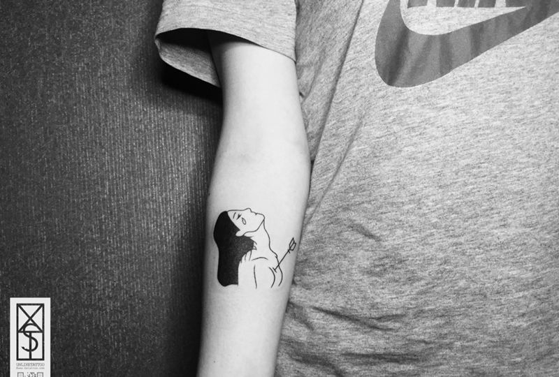 扎心纹身图片_成品手臂欧美清新人物线条纹身图案