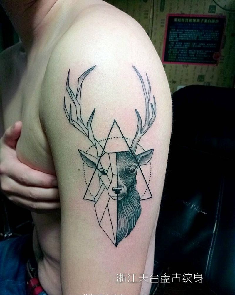 鹿纹身图片_肩部传统清新几何动物天台盘古成品纹身图案