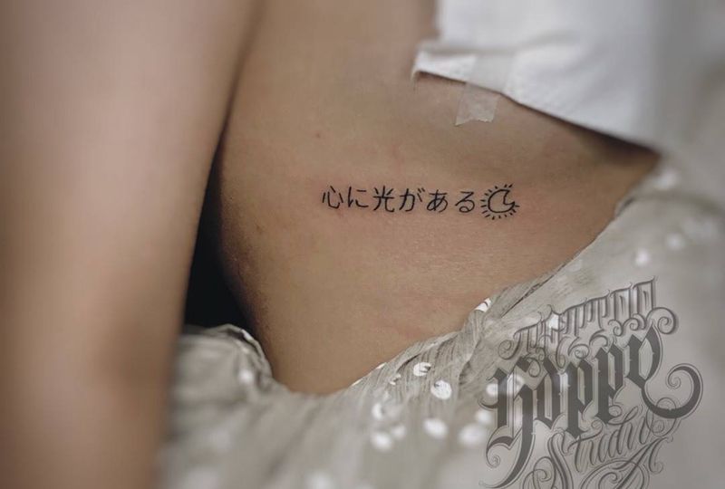 日文纹身图片_胸部腰部花体字纹身图案