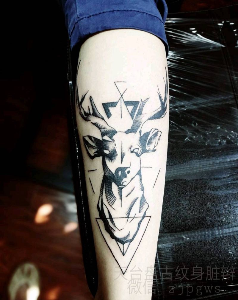 路在脚下纹身图片_脚部传统几何动物天台盘古盘古成品纹身图案