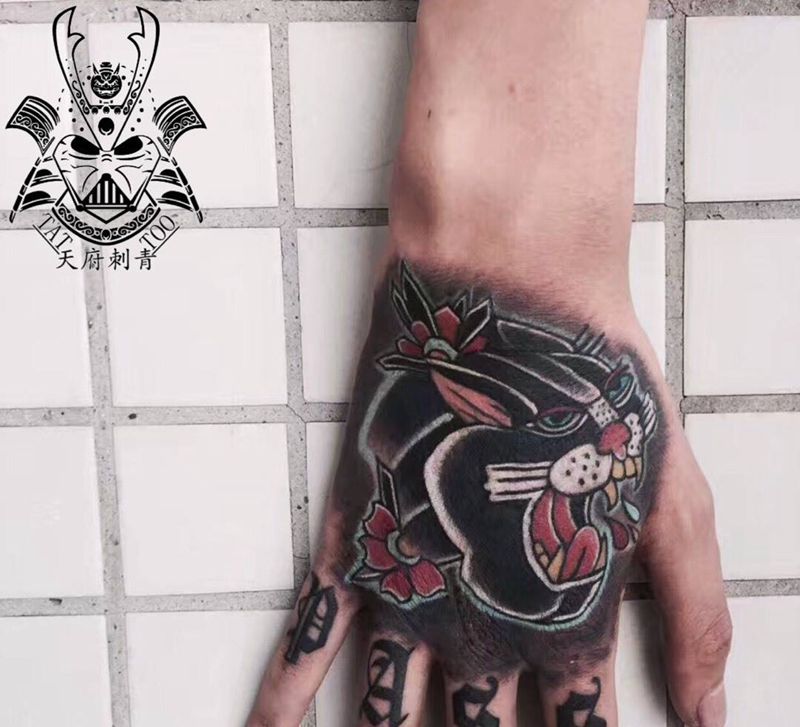黑豹纹身图片_成品手部欧美动物纹身图案