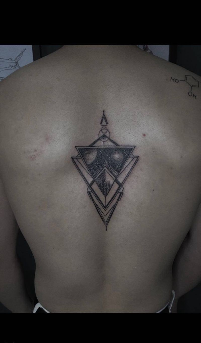 星球纹身图片_腰部几何纹身图案