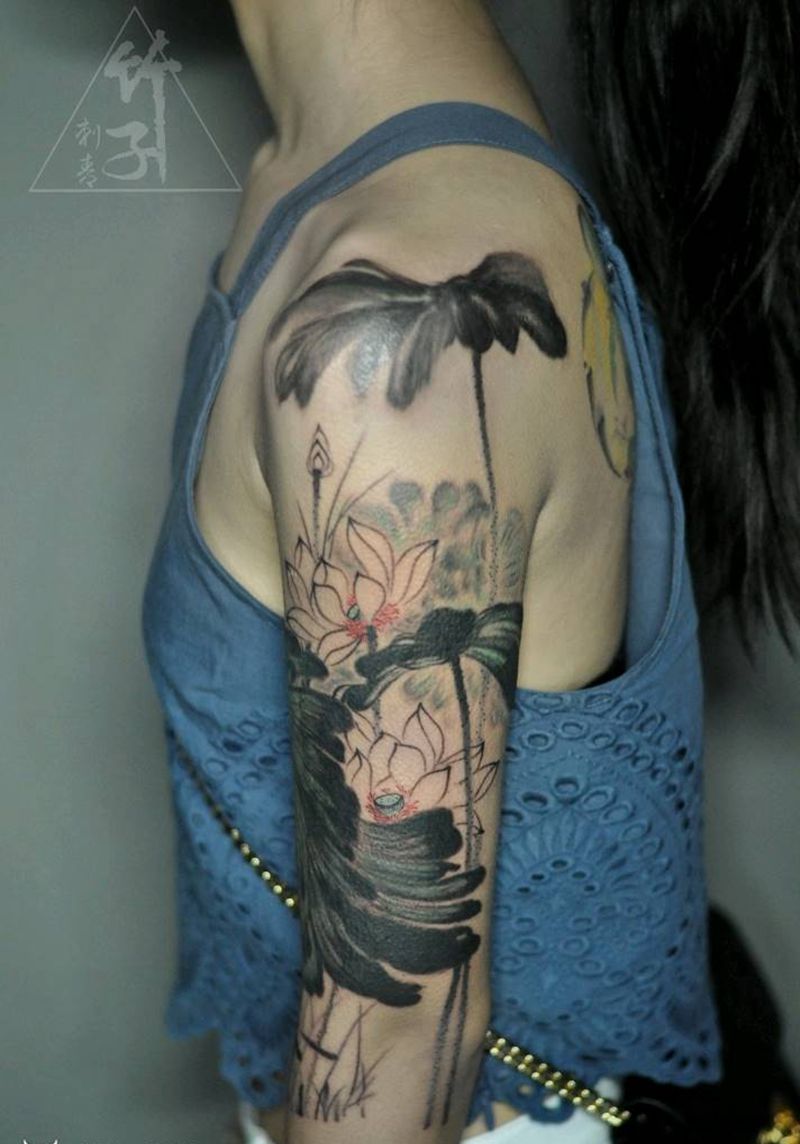 水墨荷花臂遮盖英文纹身图片_手臂手部传统国画植物静物成品纹身图案