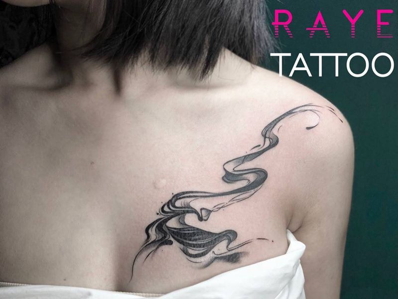 水墨遮盖纹身图片_成品胸部传统清新线条遮盖纹身图案