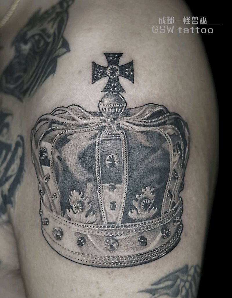 王冠纹身图片_手臂欧美写实纹身图案