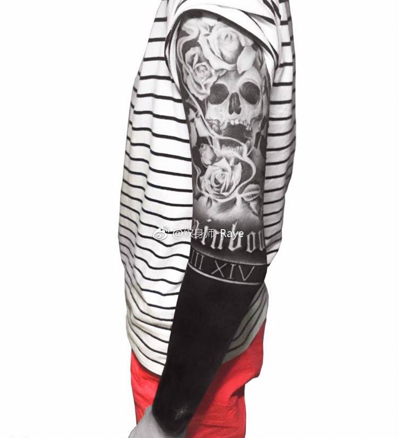 黑臂纹身图片_成品手臂欧美清新图腾植物人物纹身图案