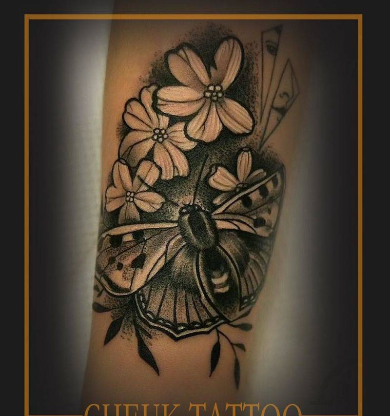 蛾纹身图片_New School纹身图案