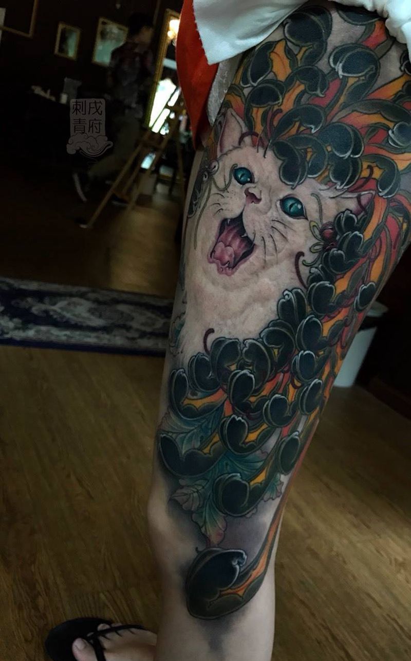 猫 菊纹身图片_腿部新传统纹身图案