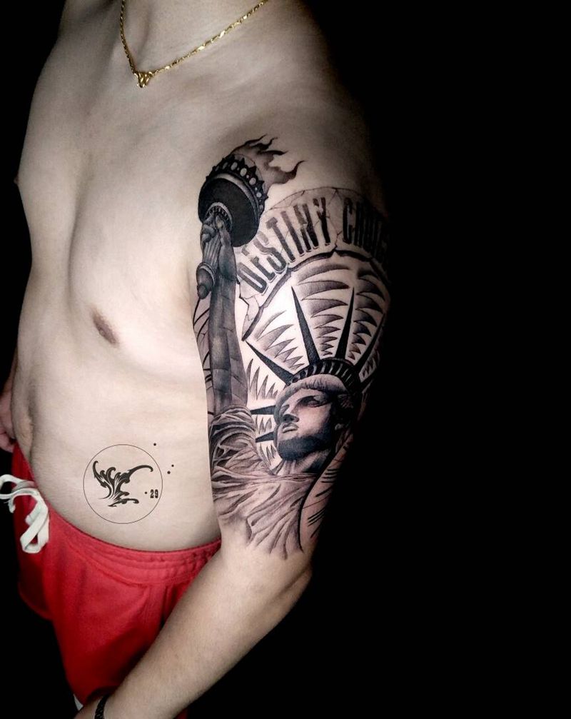 自由女神&时光阶梯纹身图片_肩部手臂欧美写实钟表女神蚀刻纹身图案