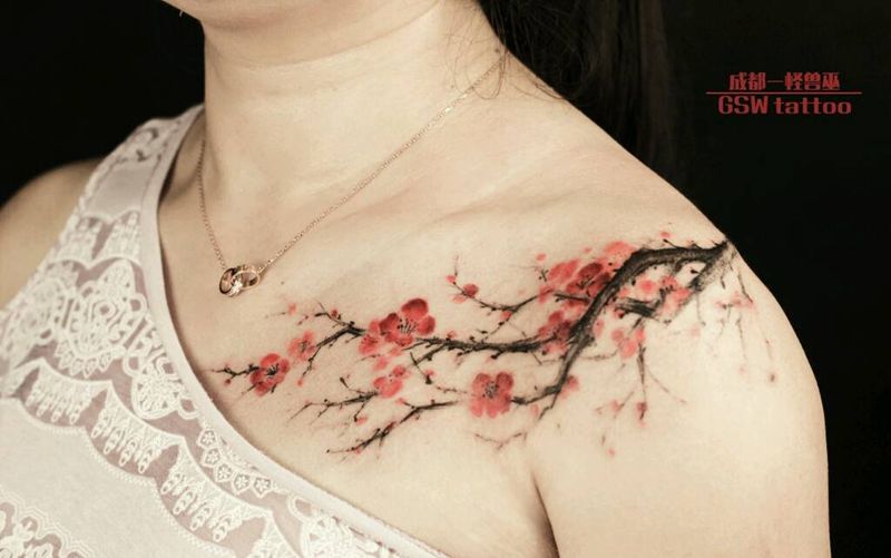 梅花纹身图片_肩部国画植物成品纹身图案