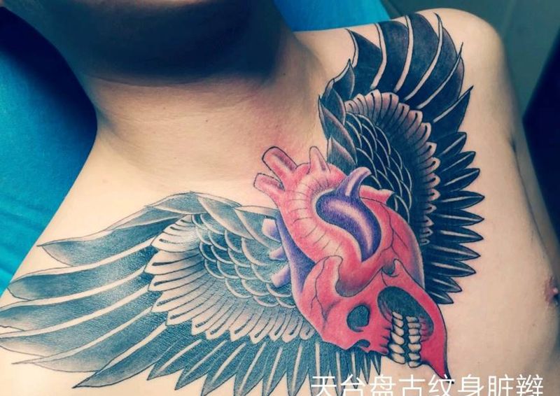 展翅纹身图片_胸部传统鬼神天台盘古盘古脏辫唇钉成品纹身图案