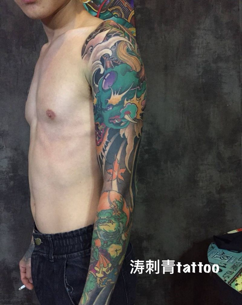 彩色花臂纹身图片