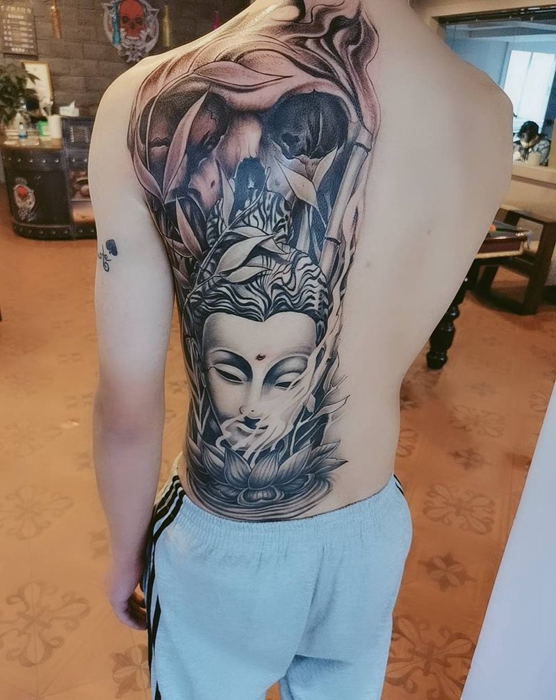 半背纹身图片_背部腰部欧美写实新传统纹身图案