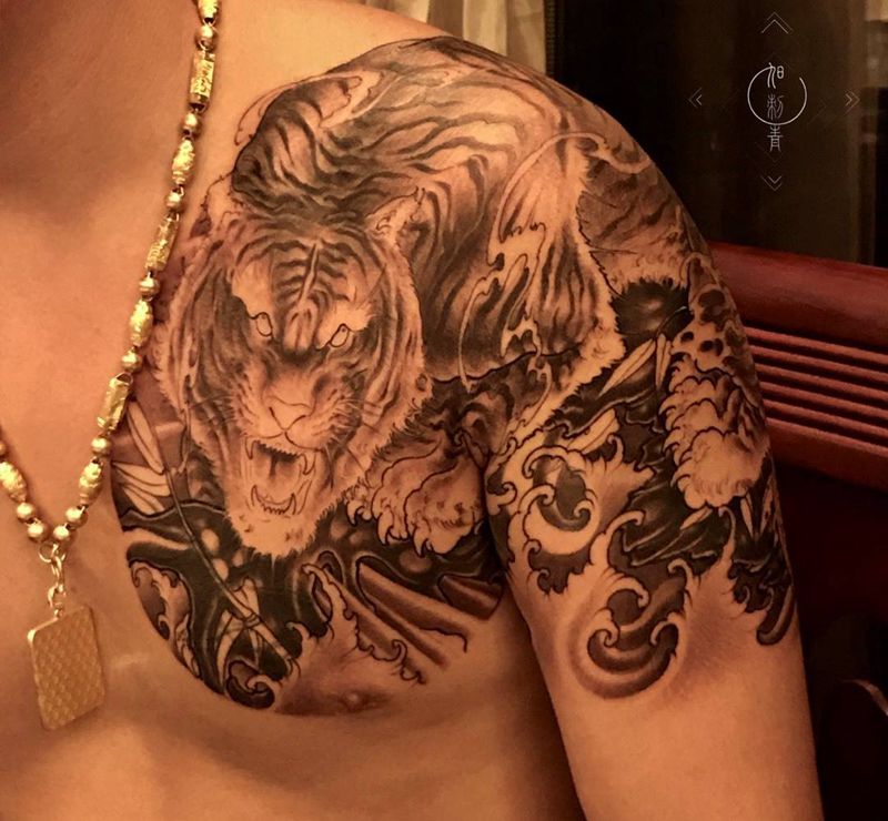 半甲《虎》 未完待续纹身图片_手稿手臂胸部传统动物虎纹身图案