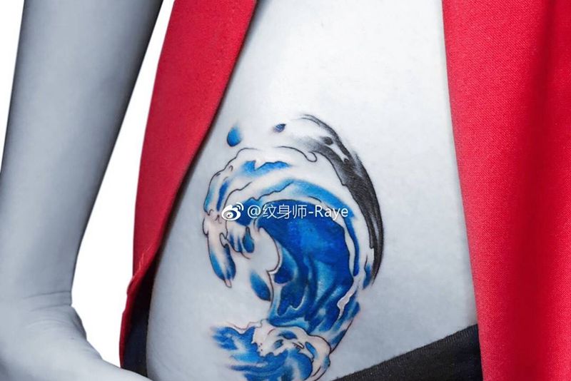 遮盖纹身图片_成品腹部欧美清新遮盖纹身图案